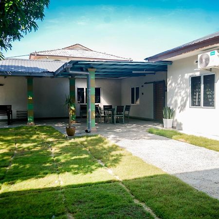 Adorable 3-Bedroom Home With Pool, Wi-Fi And Bbq Rembau Exteriör bild